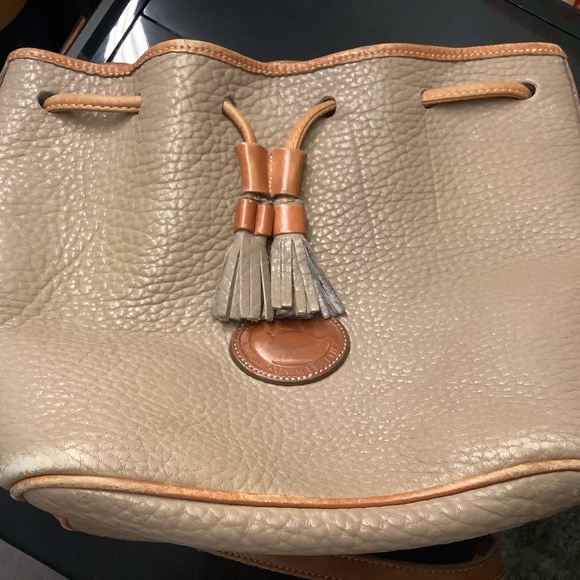 Tan Dooley and Bourke bucket style handbag - Picture 1 of 3